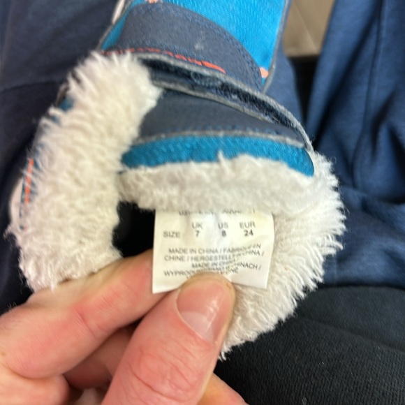 Mountain Warehouse winter boots. Boys size 8US toddler - Picture 7 of 7